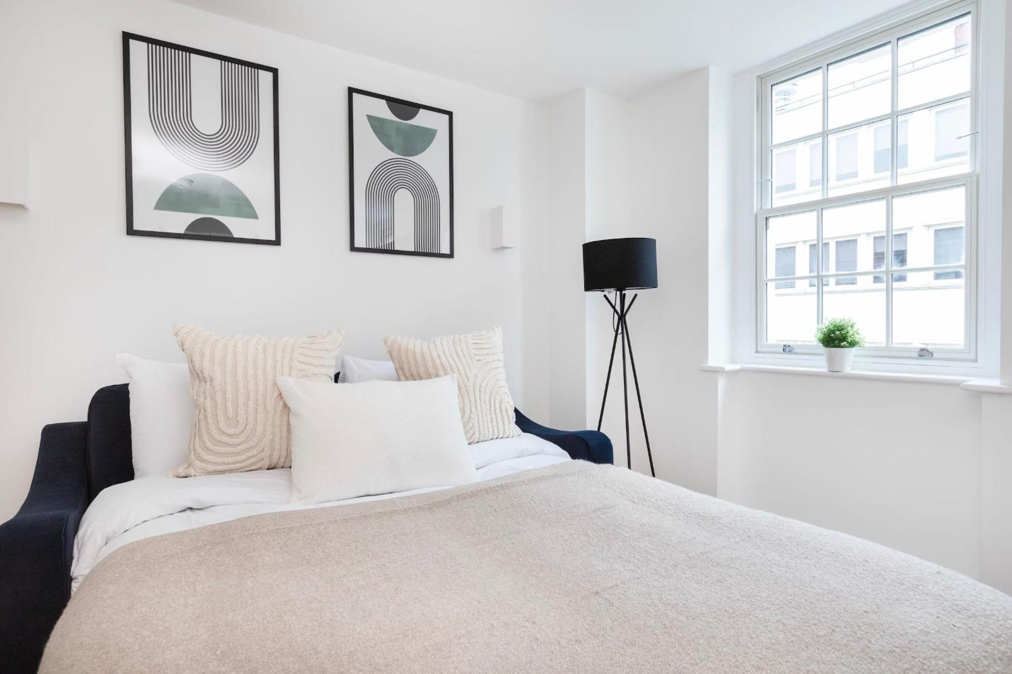 Fitzrovia With Balcony - Cityapartmentstay 런던 외부 사진