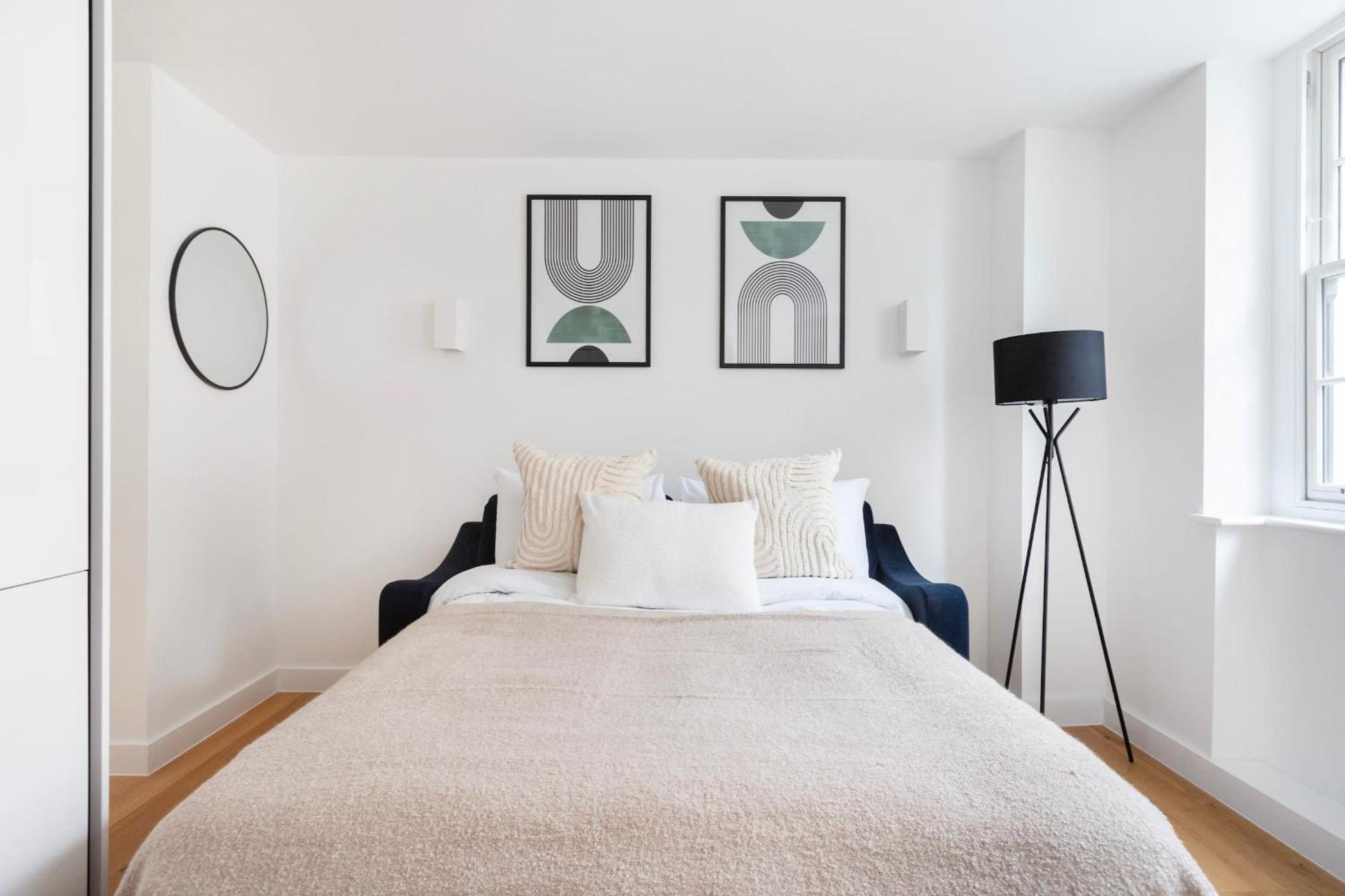 Fitzrovia With Balcony - Cityapartmentstay 런던 외부 사진