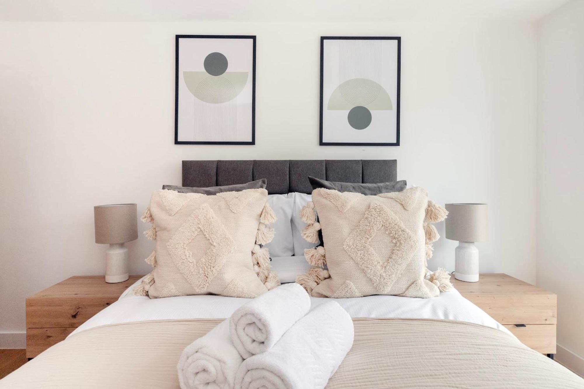 Fitzrovia With Balcony - Cityapartmentstay 런던 외부 사진