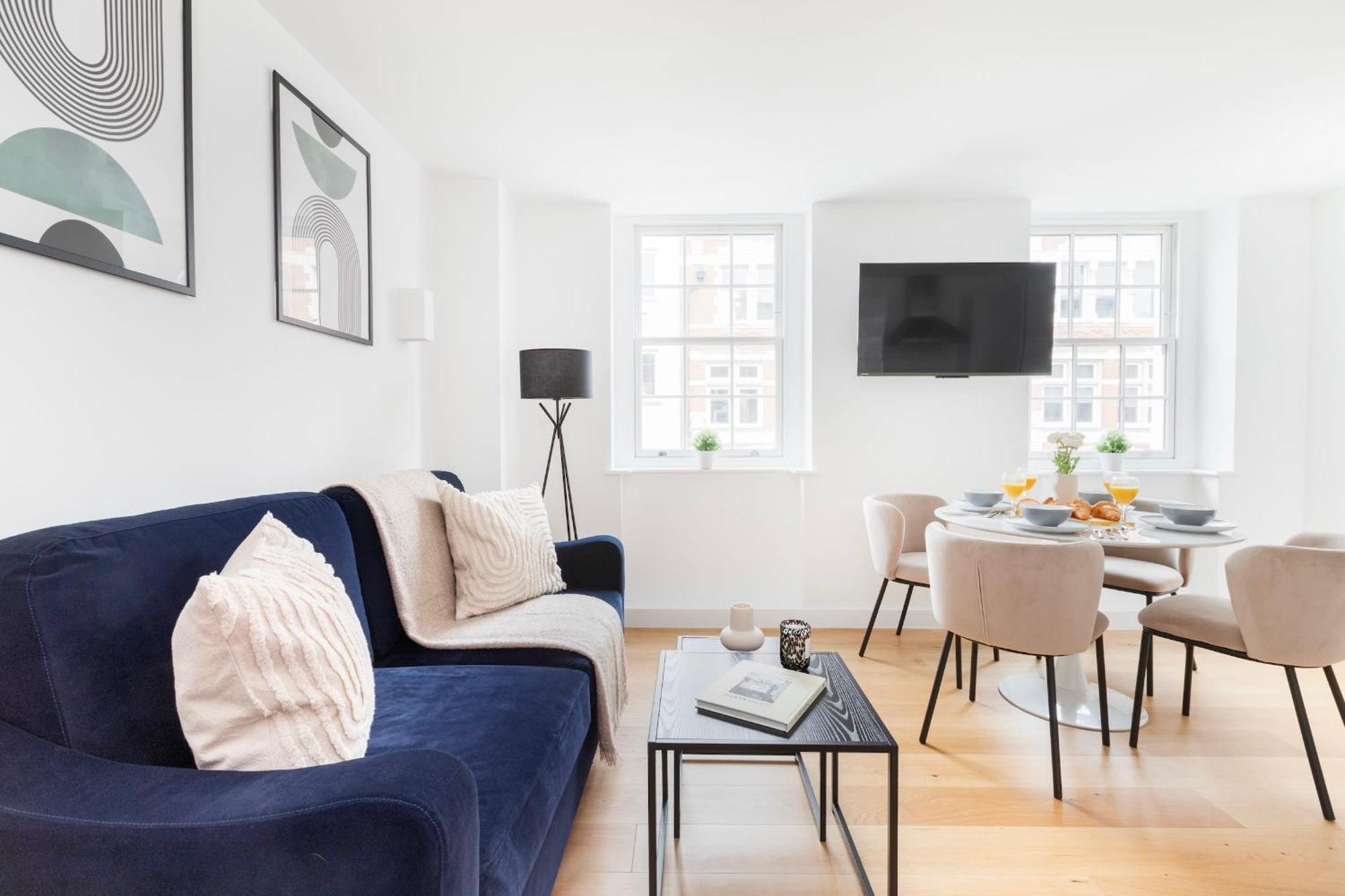 Fitzrovia With Balcony - Cityapartmentstay 런던 외부 사진