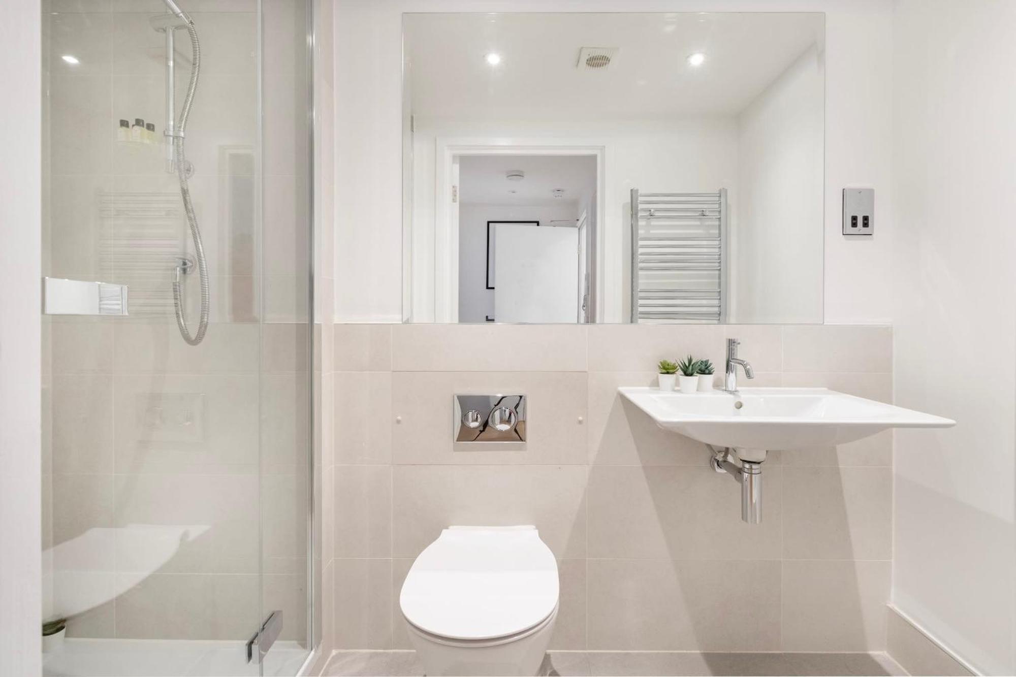 Fitzrovia With Balcony - Cityapartmentstay 런던 외부 사진