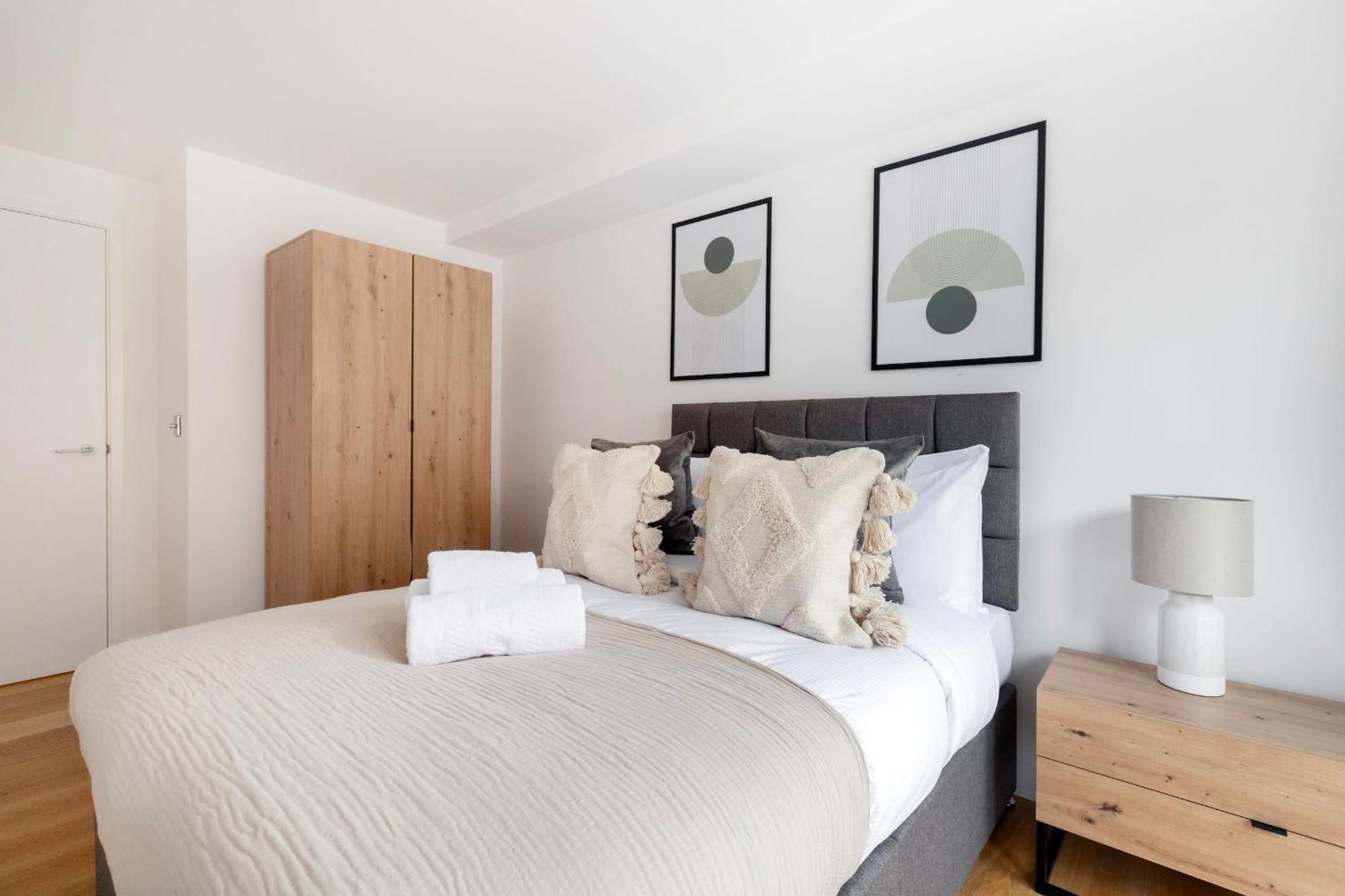 Fitzrovia With Balcony - Cityapartmentstay 런던 외부 사진