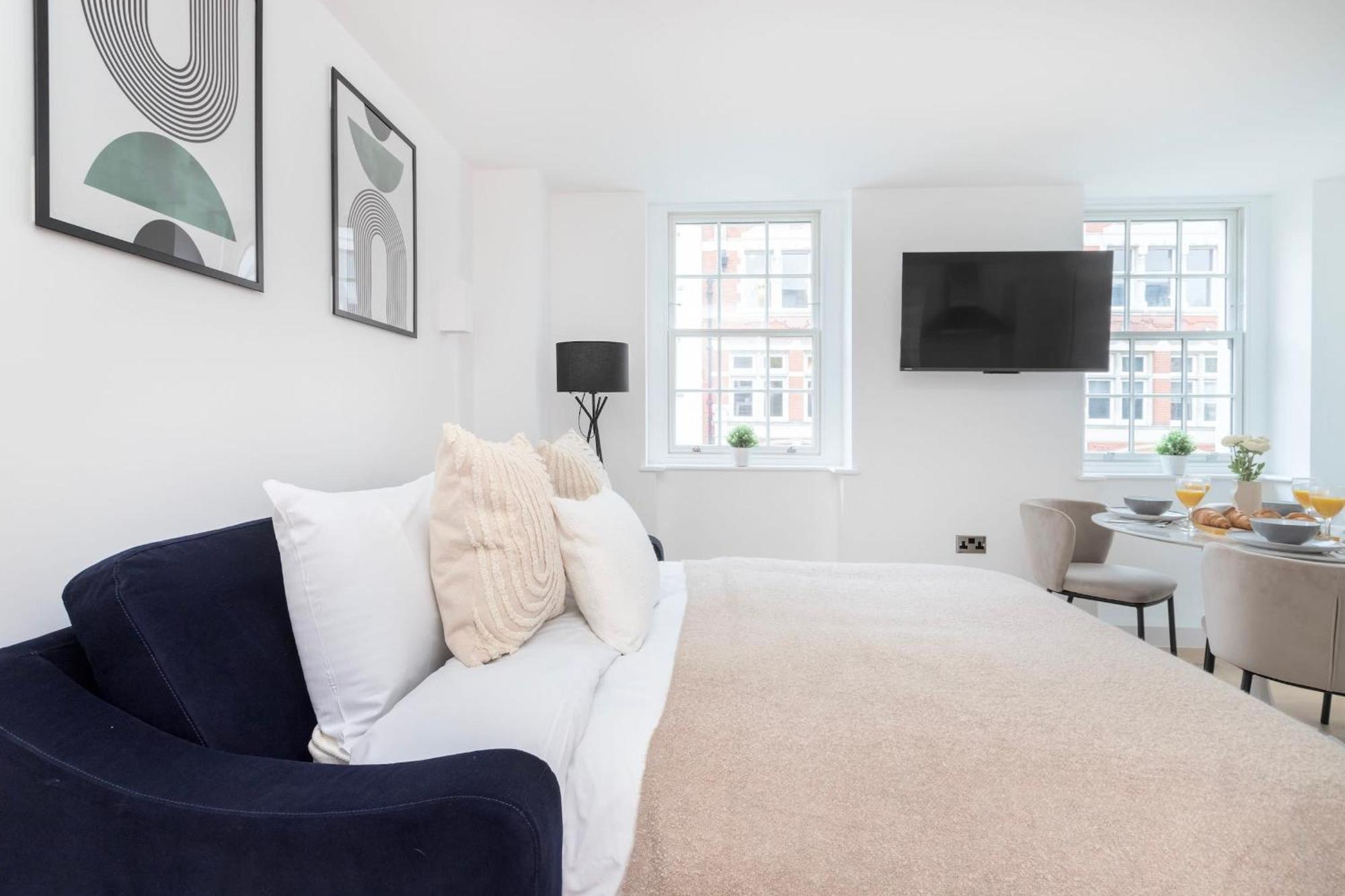 Fitzrovia With Balcony - Cityapartmentstay 런던 외부 사진