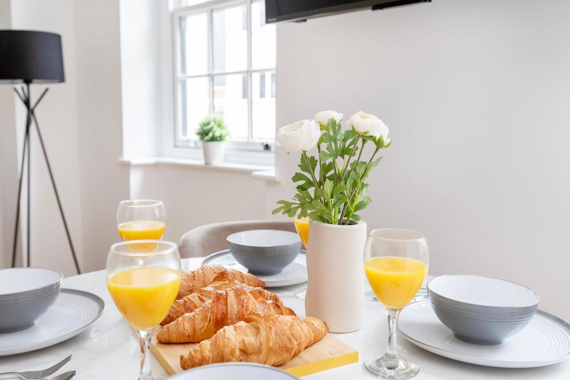 Fitzrovia With Balcony - Cityapartmentstay 런던 외부 사진