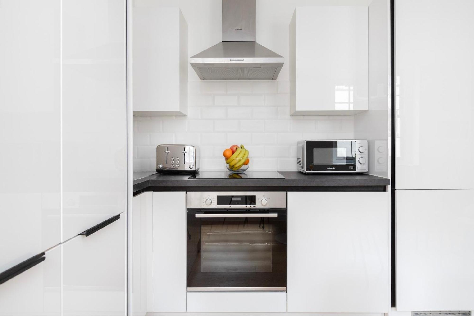 Fitzrovia With Balcony - Cityapartmentstay 런던 외부 사진