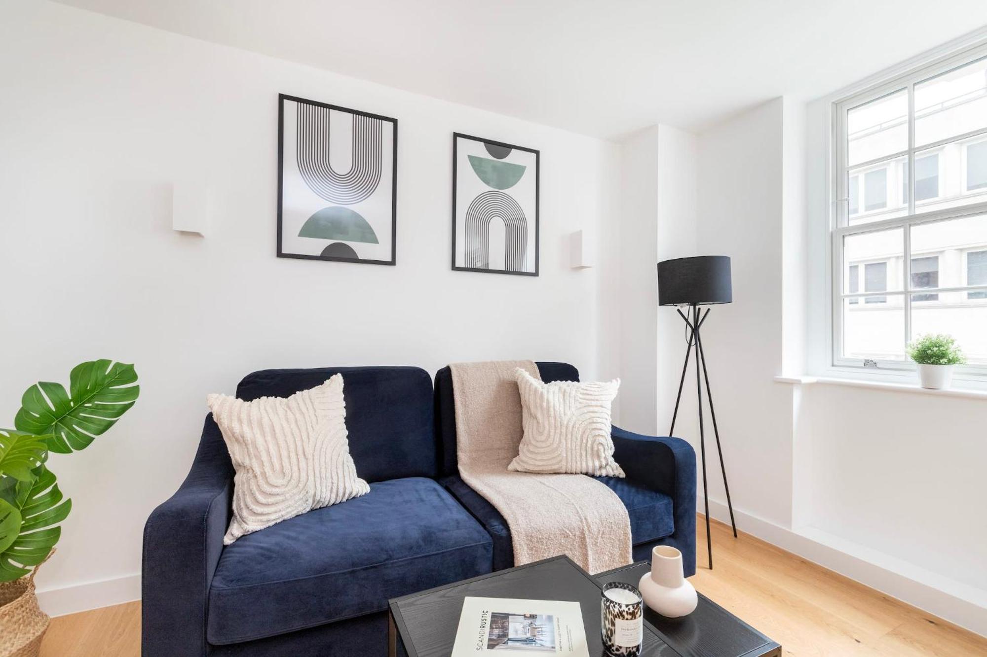 Fitzrovia With Balcony - Cityapartmentstay 런던 외부 사진