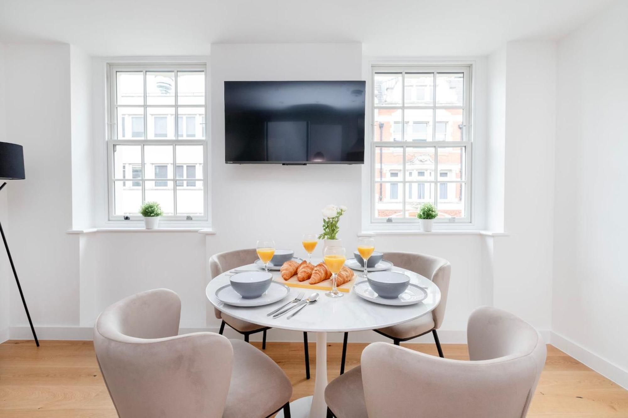 Fitzrovia With Balcony - Cityapartmentstay 런던 외부 사진