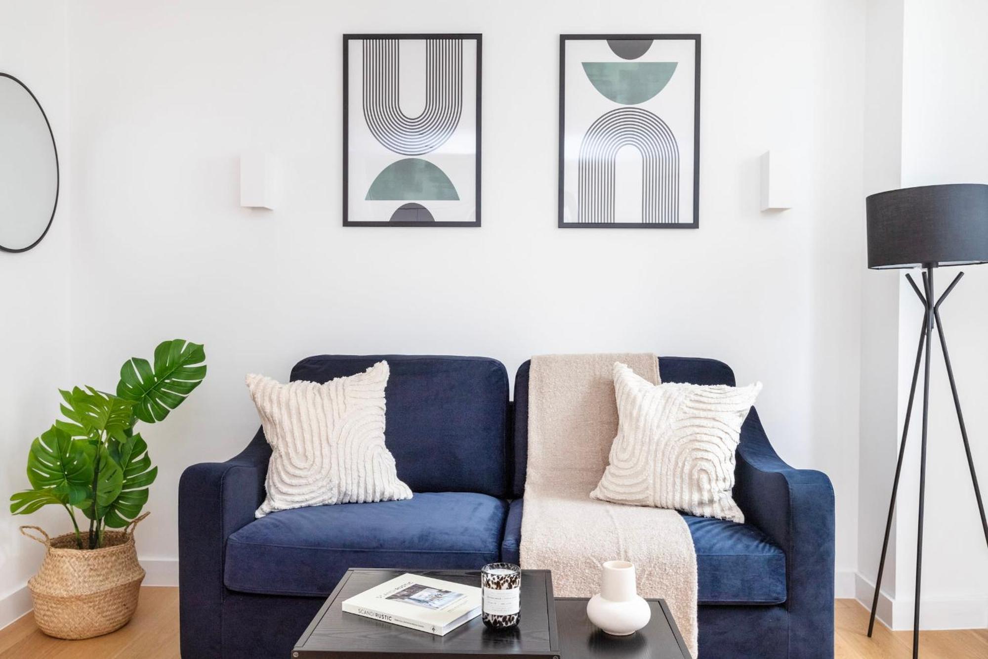Fitzrovia With Balcony - Cityapartmentstay 런던 외부 사진