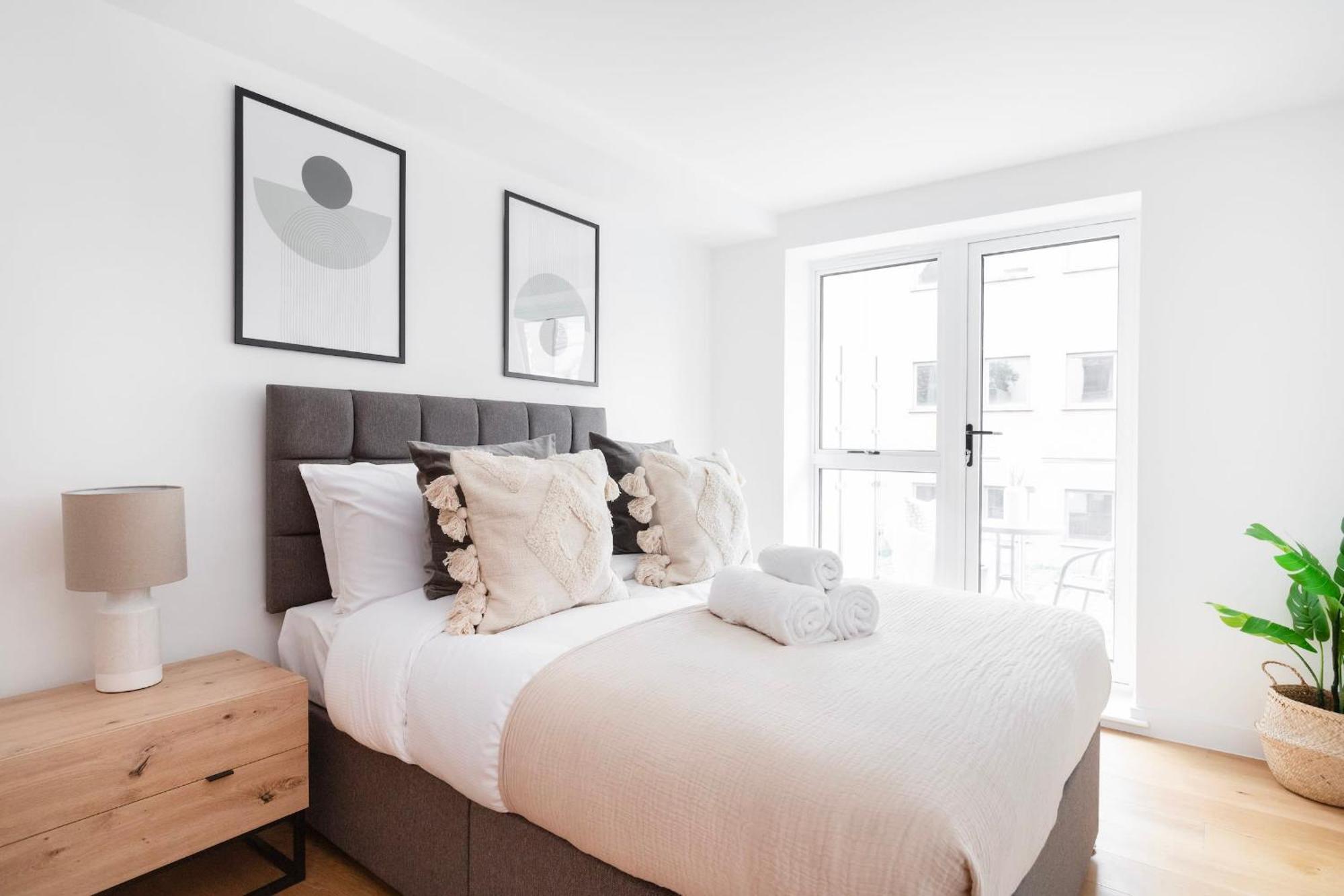 Fitzrovia With Balcony - Cityapartmentstay 런던 외부 사진